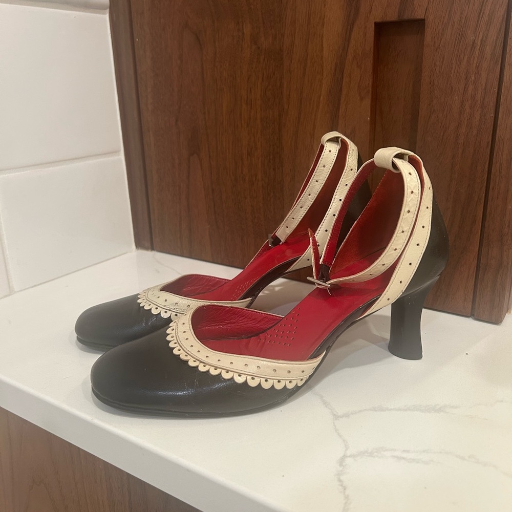 Vintage Inspired Black & Cream Mary Jane Heels Cutout Details Ladies Size 39
